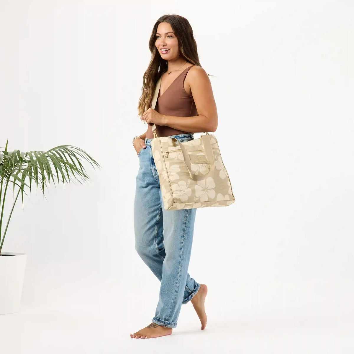 Hana Hou Daily Tote in Creme on Dune
