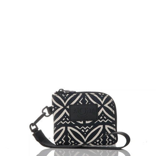 Pasifika Go-To Wristlet in Sandstone on Black