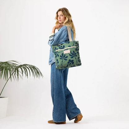 Picnic Fleur Daily Tote in Vineyard